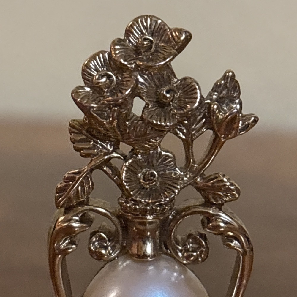 1928 Brand Vintage Gold Tone Faux Pearl Flower Bouquet In Vase Brooch Pin - Picture 3 of 5